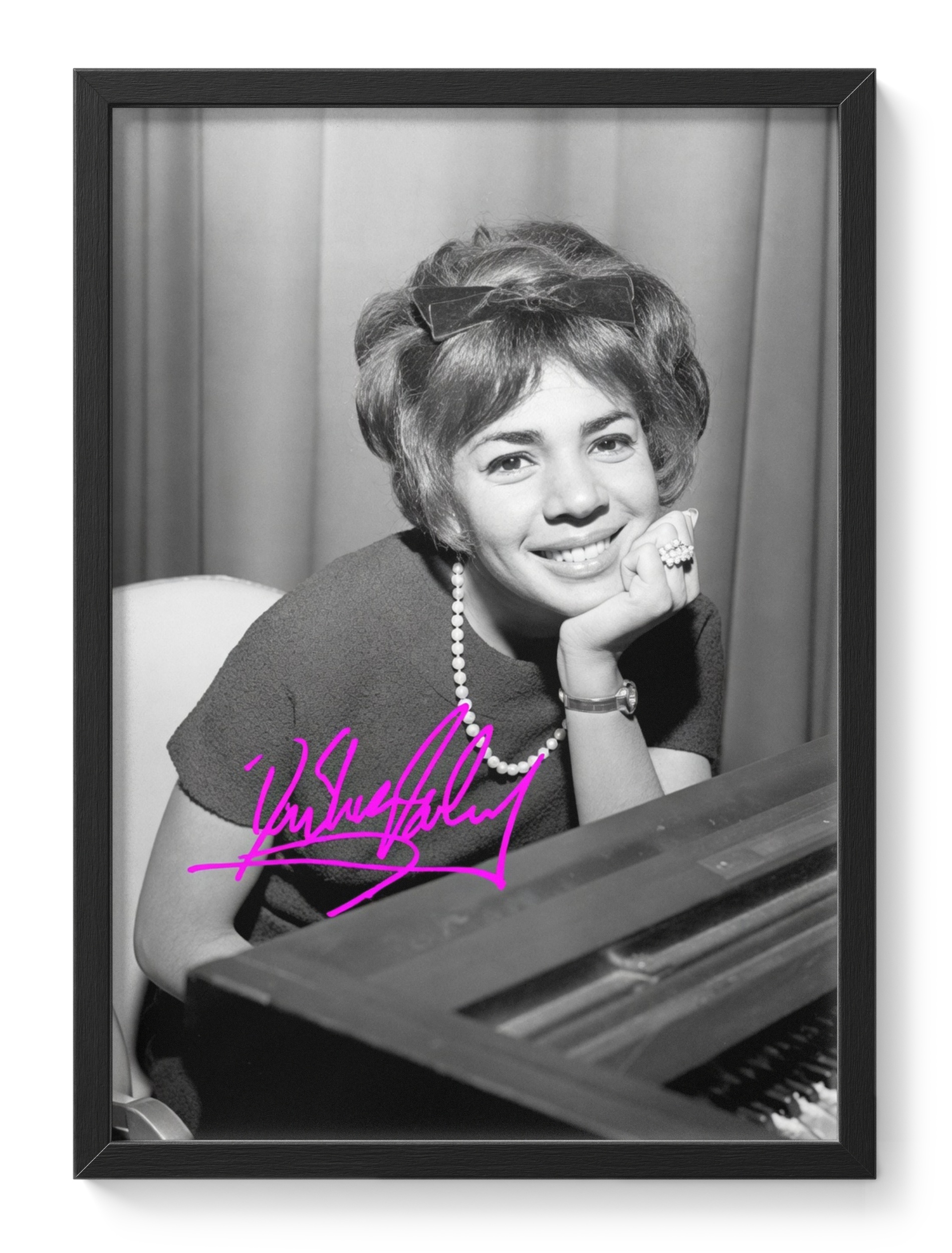 Shirley Bassey Singer Bond Theme Diva Portrait Signed — main view